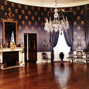 在线轰炸机电话软件